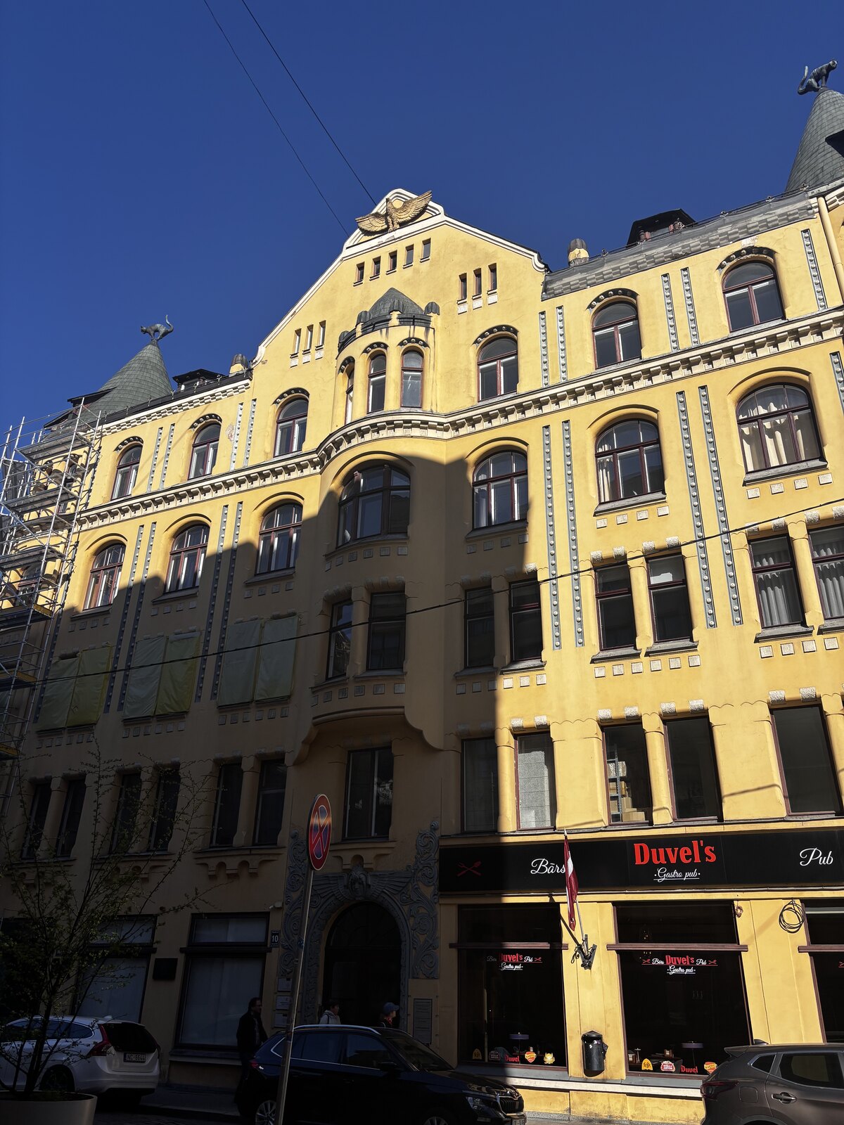 Jugendfasad mittemot Katthuset på Meistaru iela, Gamla stan i Riga