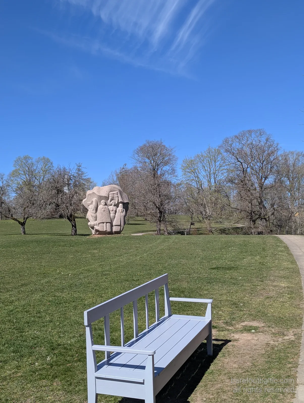 Granitskulptur på Dainu kalns, Dainakullen, Turaida, Lettland