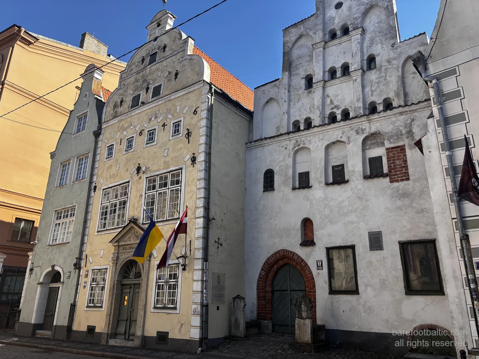 Husen Tre bröder på Mazā Pils iela 17, 19, 21 som står sida vid sida i Rigas gamla stan, Lettland.