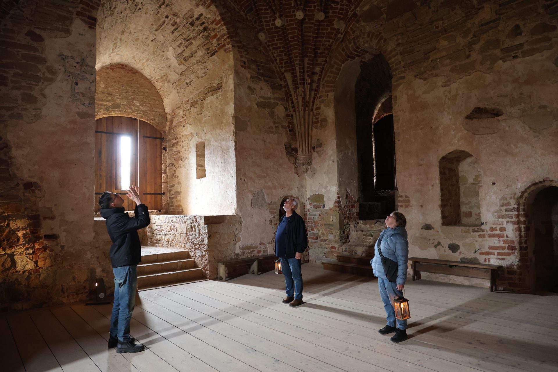 Detalj av murverket inne i Cēsis slott