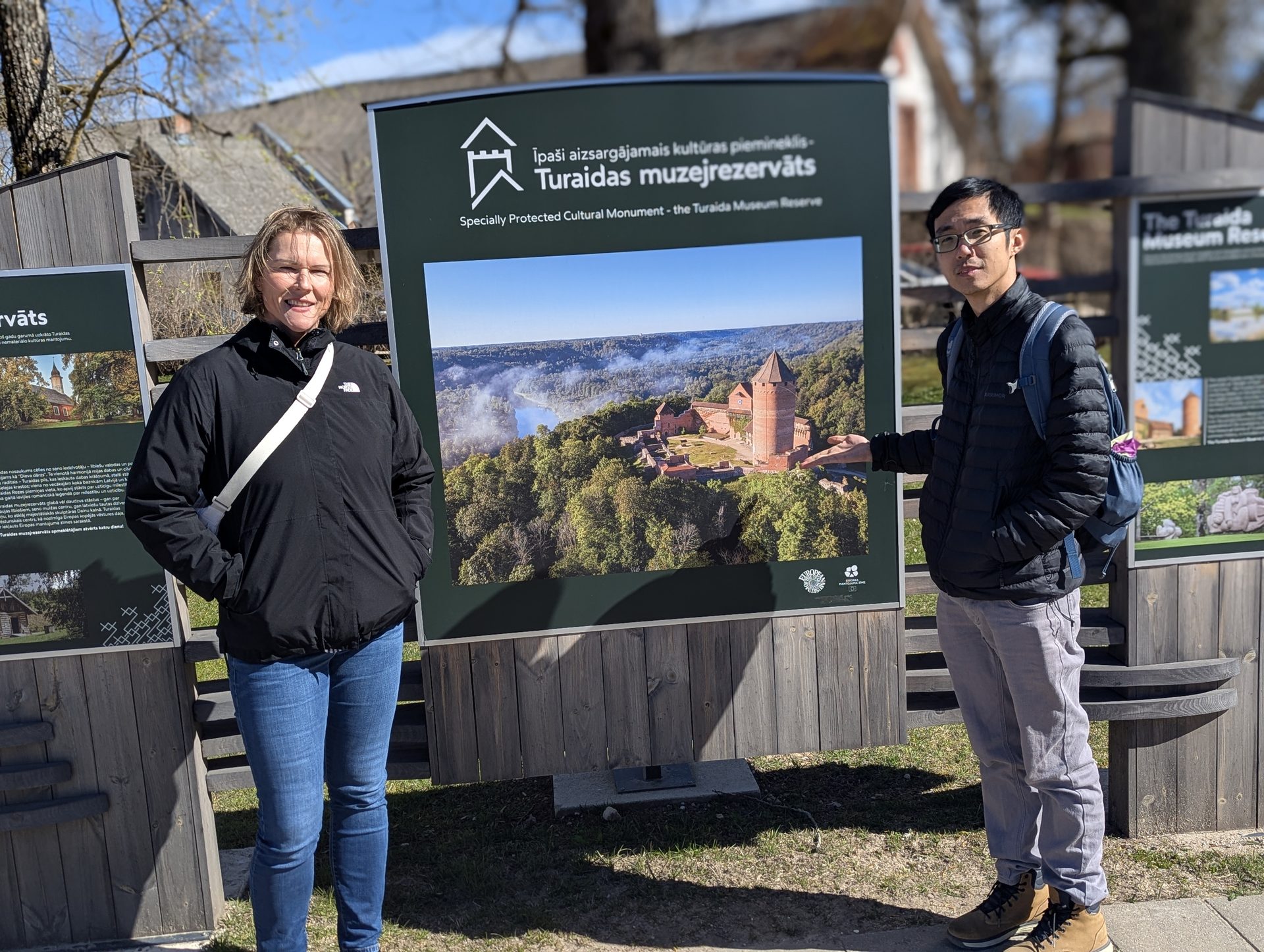 Träspång i skogen i Krimulda i Gaujadalen