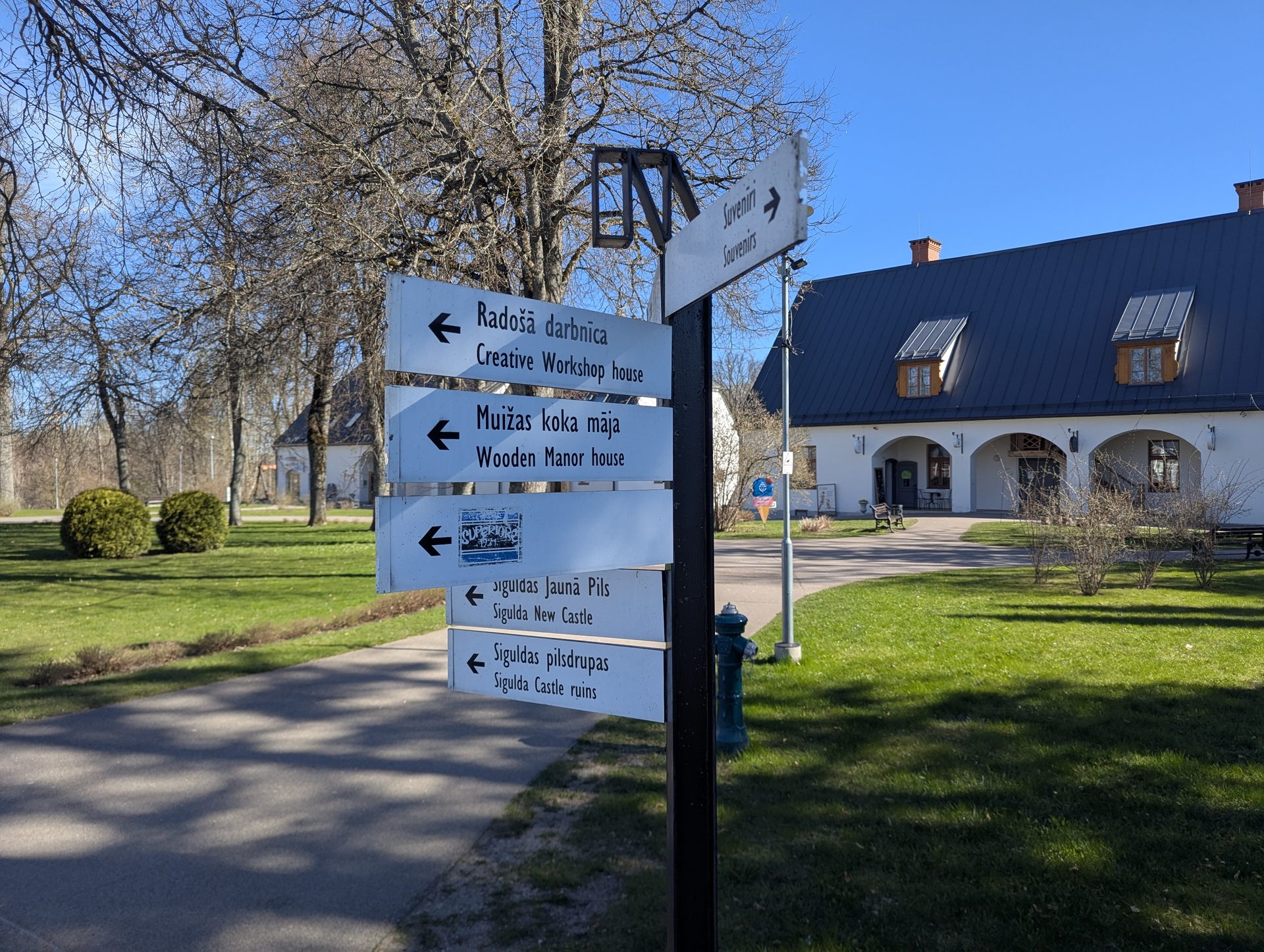 Sigulda New Castle och parken runt omkring