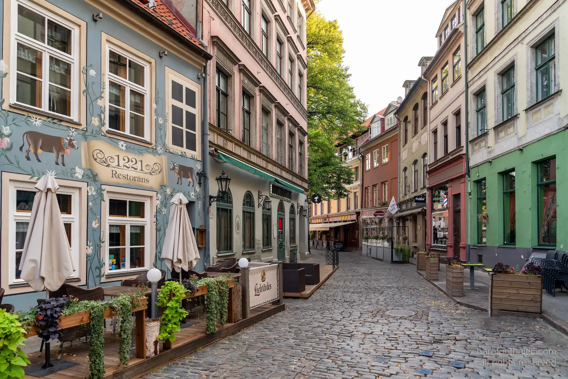 Rigas Rolandstaty och Svarthuvudenas hus, staden jämförd med Tallinn och Vilnius.